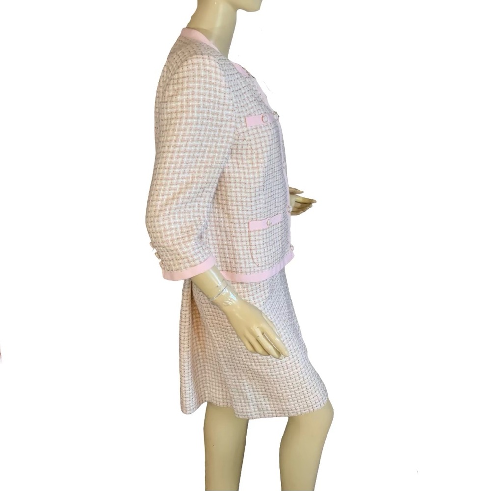 SANDRA PINK & BEIGE TWEED SKIRT SUIT WITH GROSGRAIN RIBBON TRIM (12P) - Picture 3 of 15